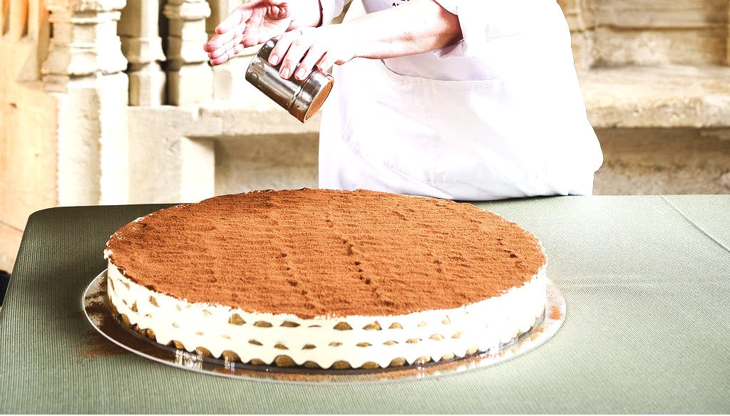 Wedding Cake 2026 a Napoli: le tendenze più eleganti per matrimoni da sogno a Villa Feanda